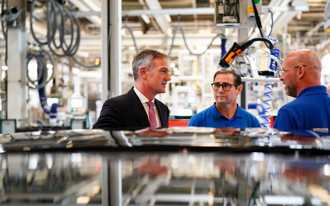 Jaguar Land Rover ndalon prodhimin deri javën tjetër minimumi