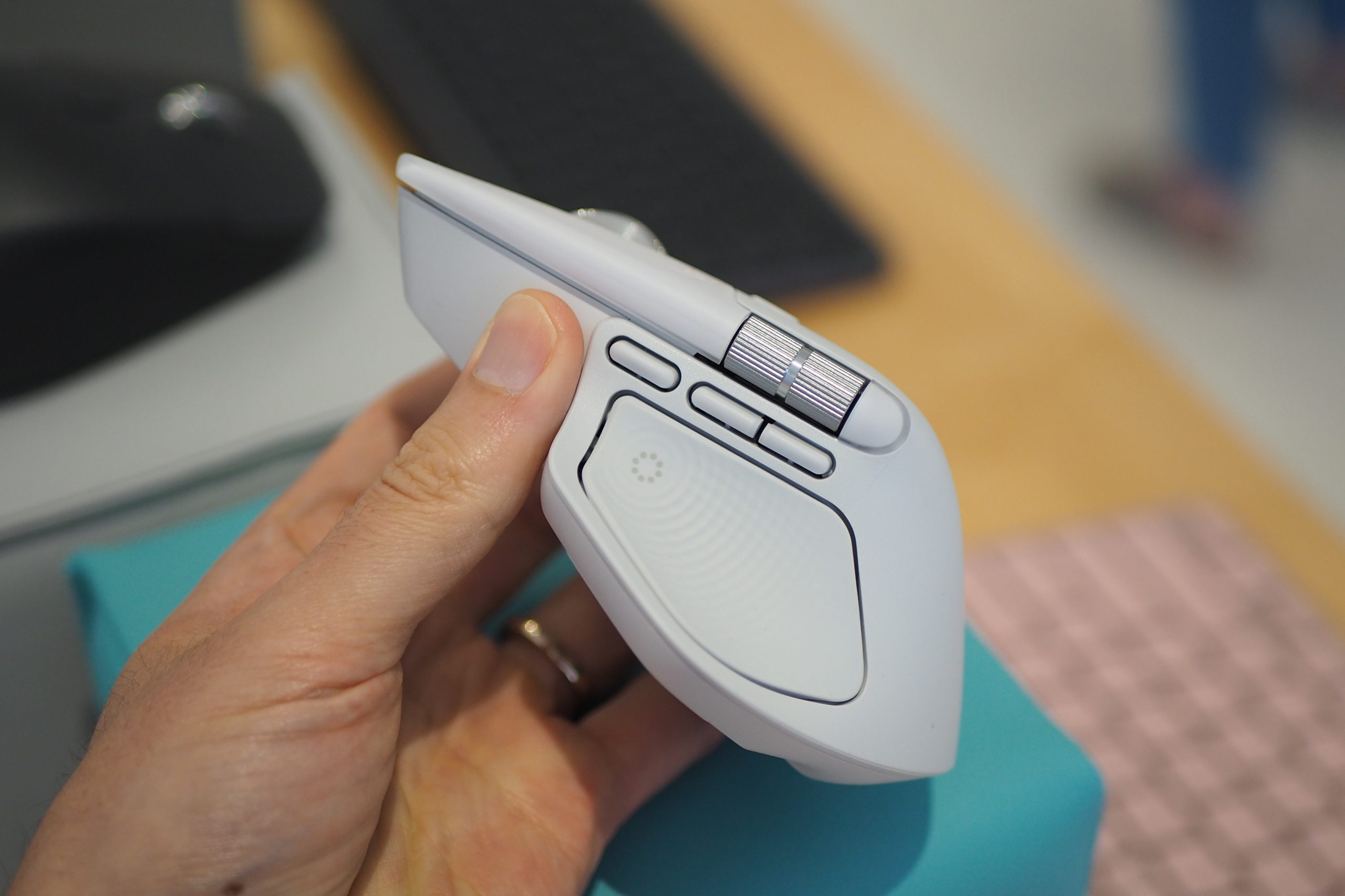 mxmaster4hands.jpg